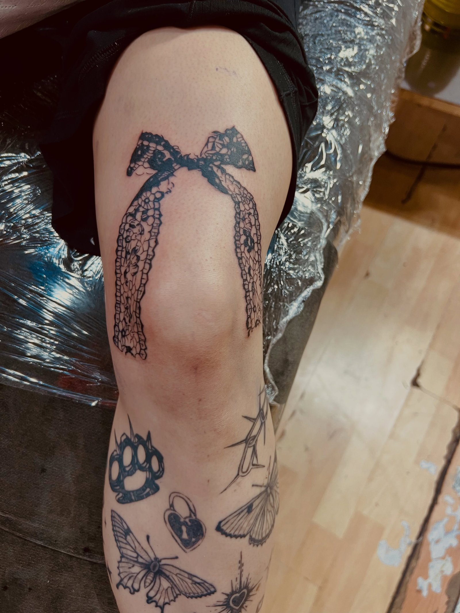 Moño de encaje en blackwork